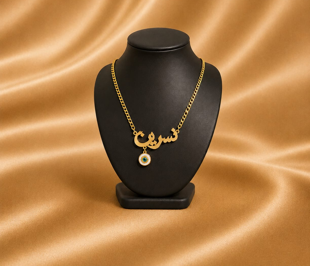 Collection of gold necklaces and chains on display (recommended size: 800x650px)